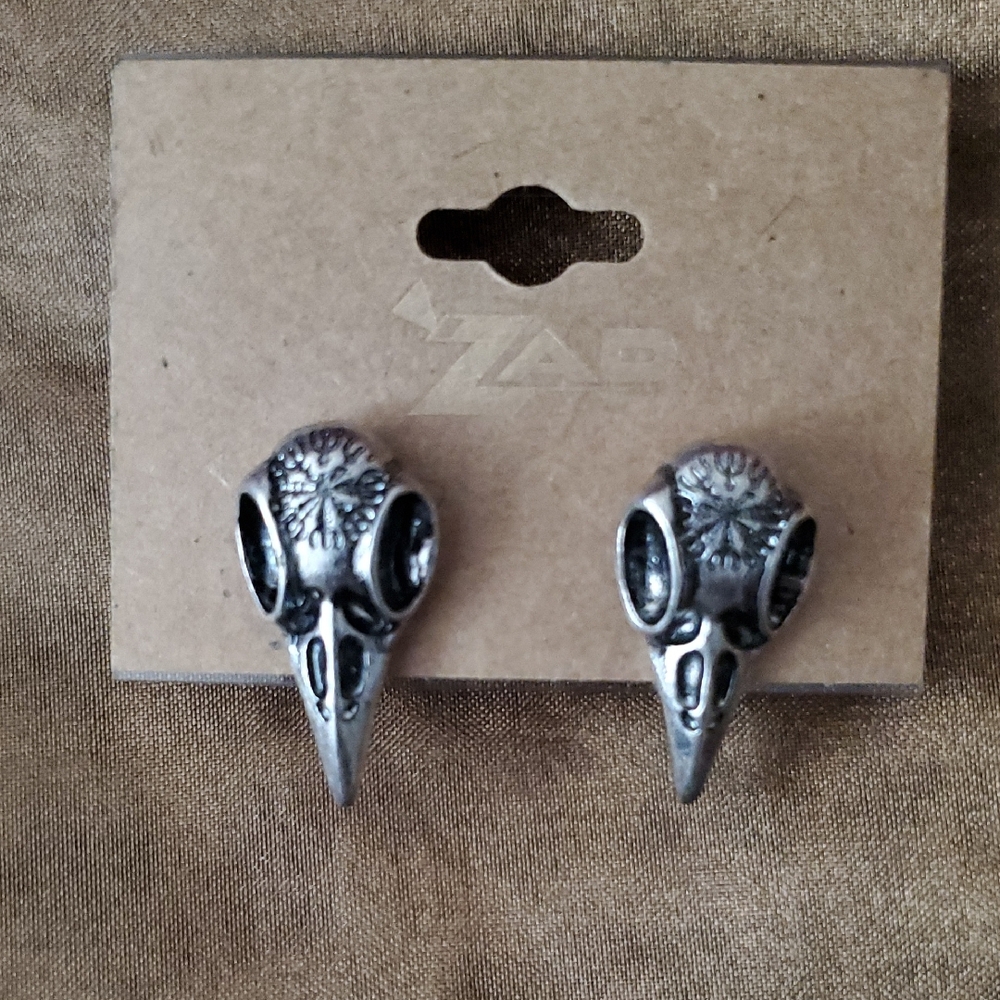 *NWT* Zad Silver-tone Raven Skull Earrings